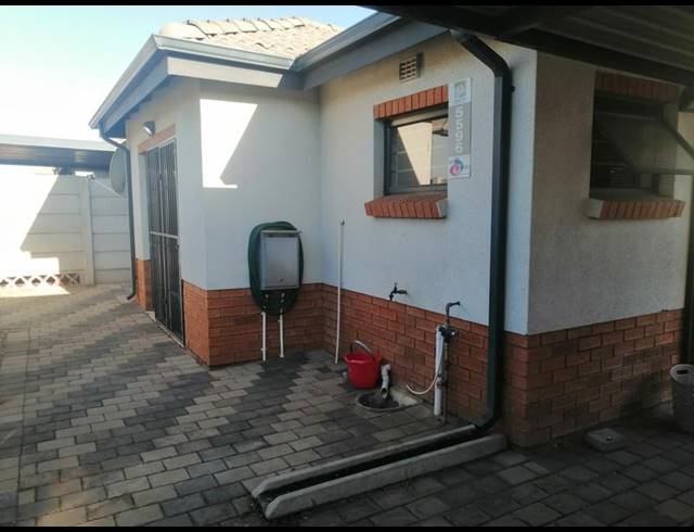 3 BEDROOM HOUSE FOR SALE IN ALBERTSDAL